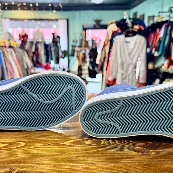 Nike Navy and Teal High-Tops - Picture 5 of 5